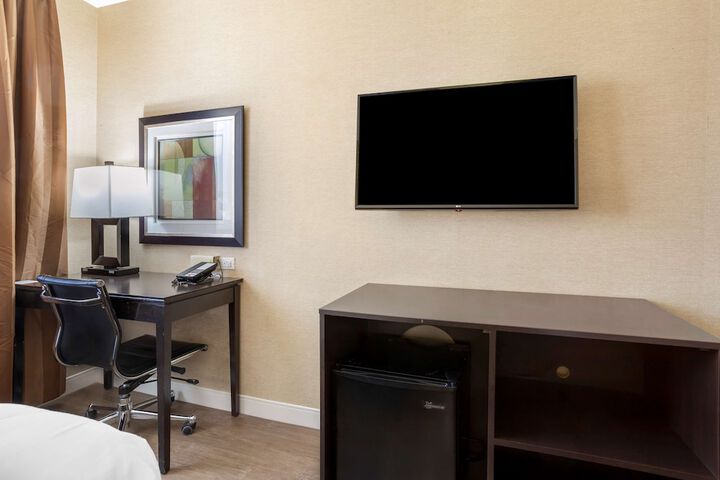 Best Western Plus Plaza Hotel