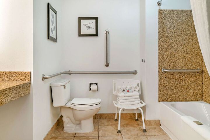 Country Inn & Suites by Radisson Rossford - Toledo South