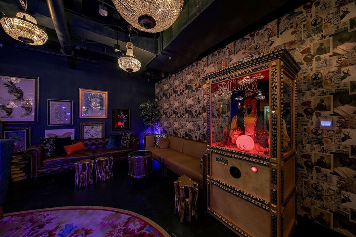 Lounge 48 of 49
