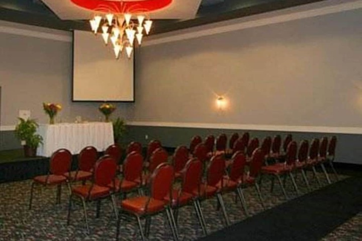 Quality Inn & Suites Conference Center Statesboro Historic District