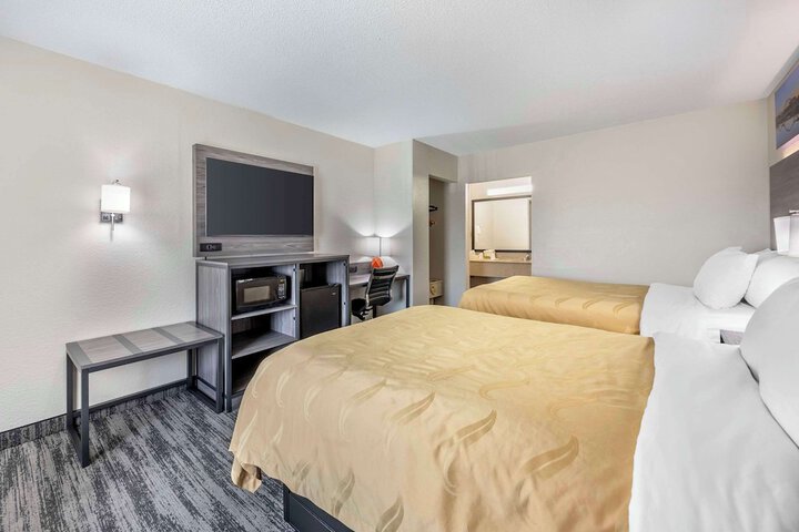 Room 32 of 50