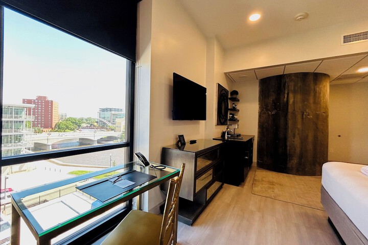 Room 46 of 80