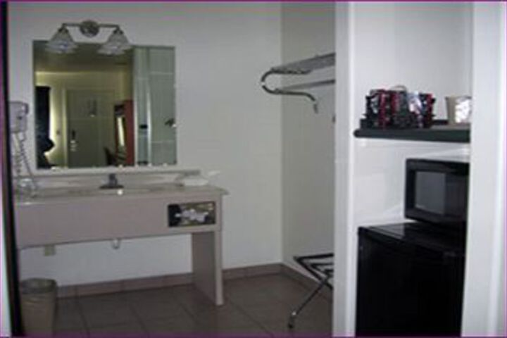 Budget Host Inn