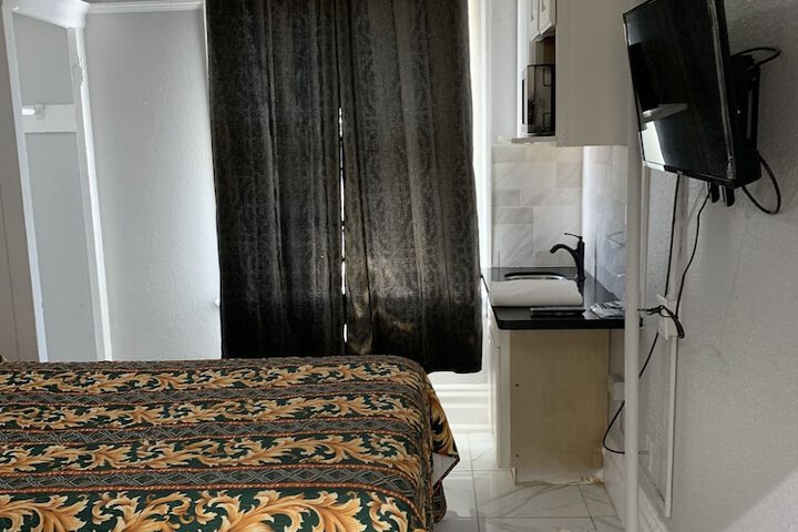 Room 25 of 38