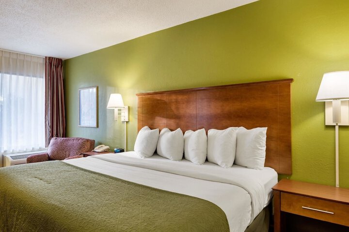 Room 9 of 26