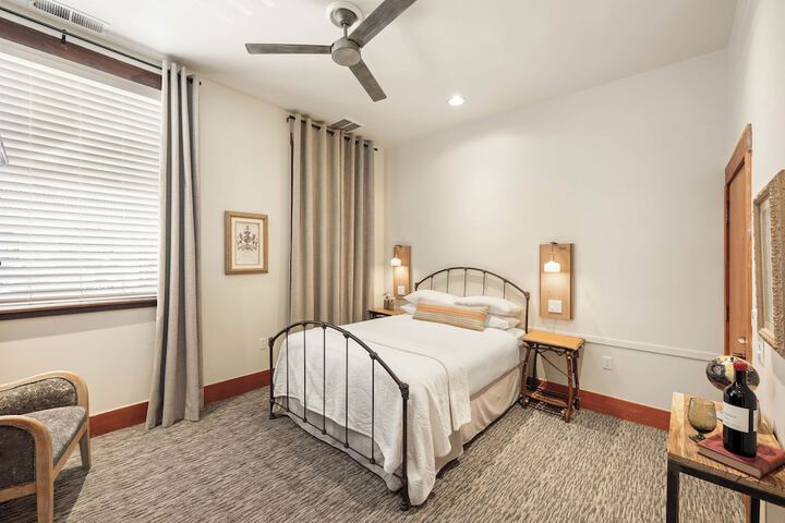 Room 48 of 113