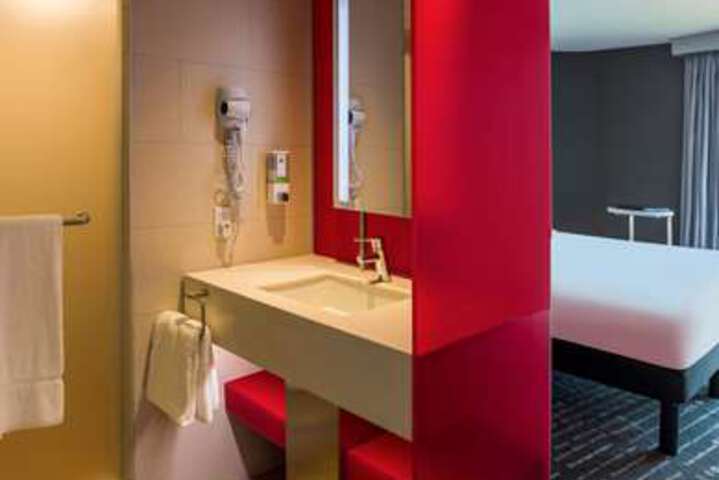 Room 42 of 124