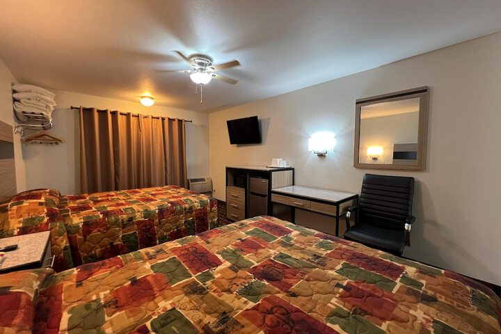 Deluxe Inn