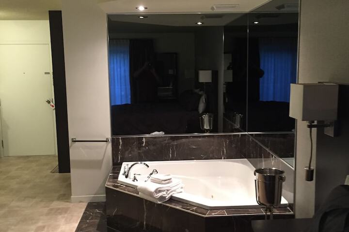 Room 21 of 37
