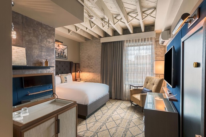 Room 8 of 44
