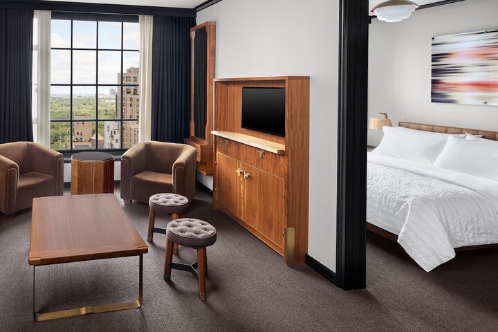 Room 32 of 53