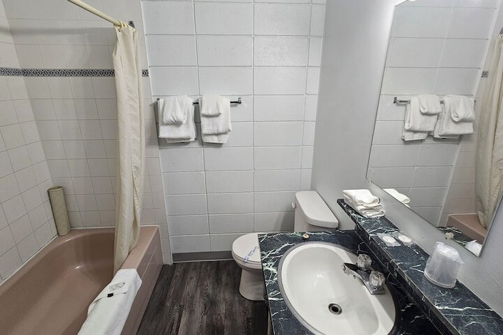 Camelot Court Motel