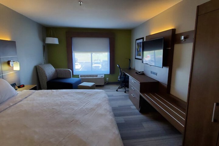 Room 32 of 62