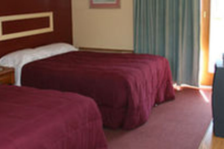 Greshams Lake View Motel
