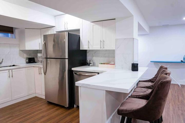 Adorable 3 Bedroom Apartment with Free Parking
