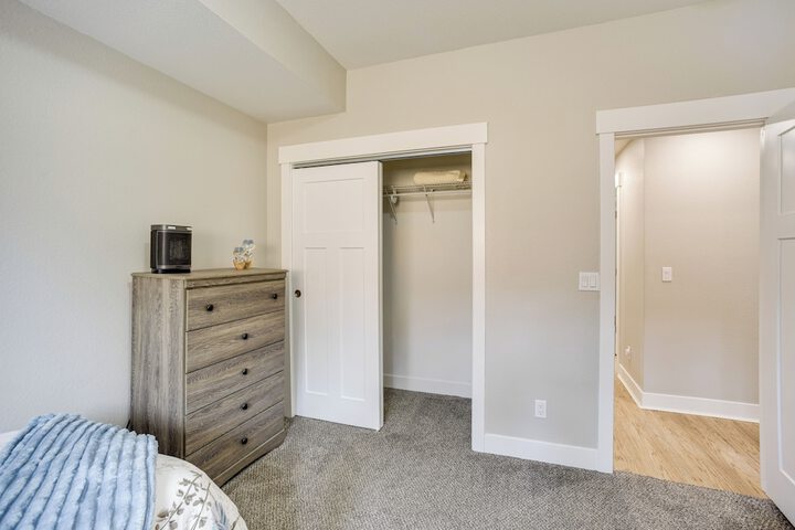Dtwn Woodland Park Townhome w / Covered Deck