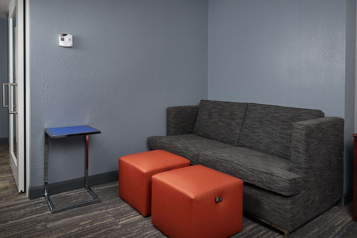 Room 25 of 38