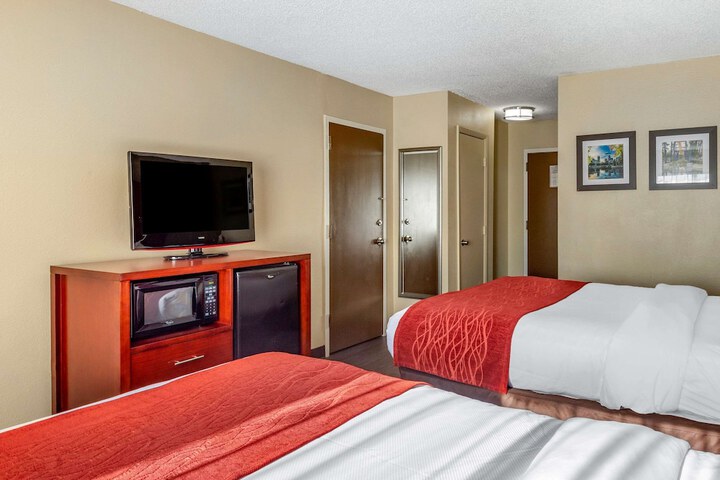 Room 17 of 28