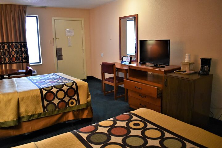 Room 8 of 22