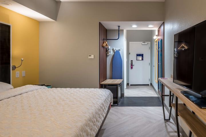 Room 47 of 76