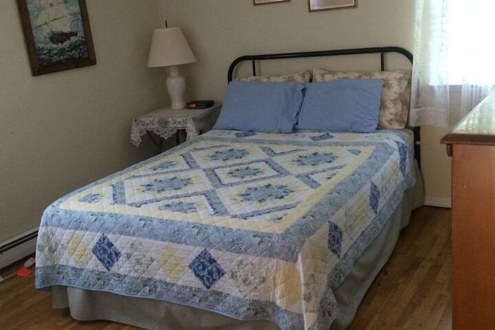 Room 5 of 8