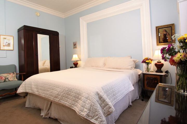 Room 33 of 113