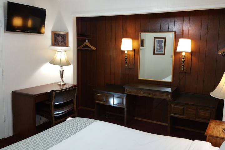 Room 13 of 36