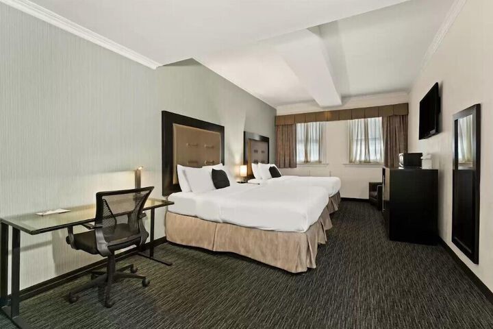 Room 13 of 22