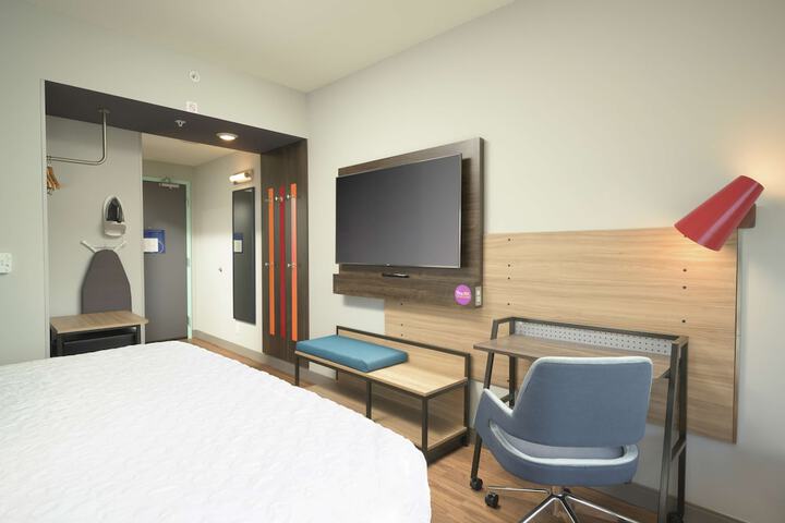 Room 11 of 27