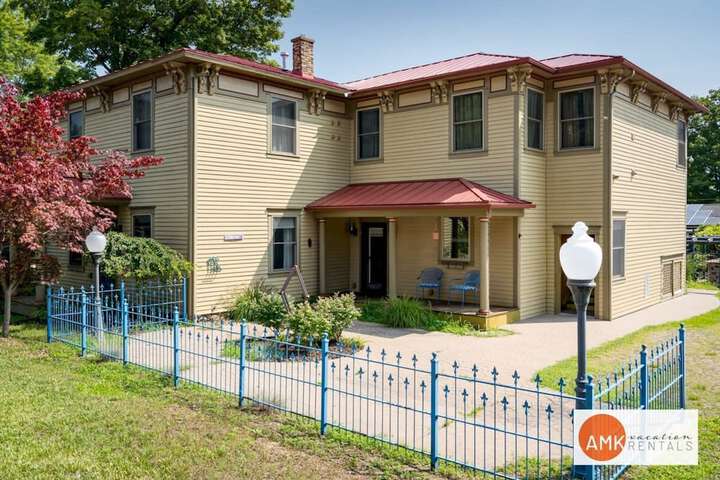 Lake Life Getaway - Condo Near Downtown