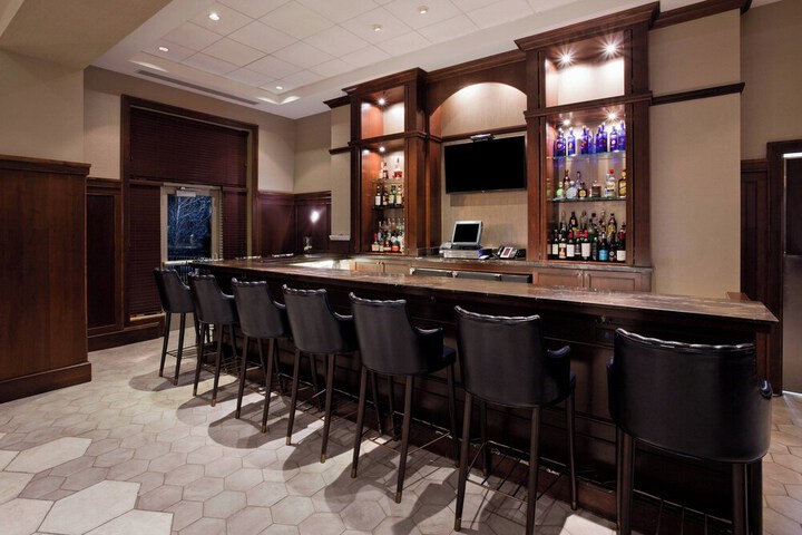 Sheraton St. Paul Woodbury Hotel
