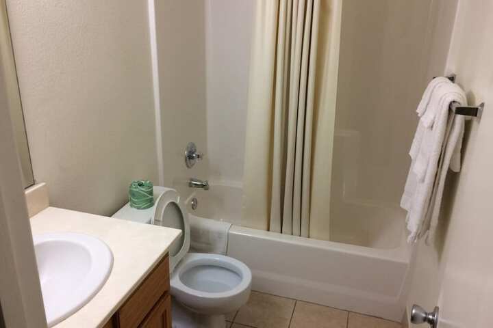 Travel Inn & Suites