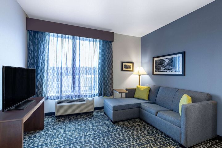La Quinta Inn & Suites by Wyndham Morgantown