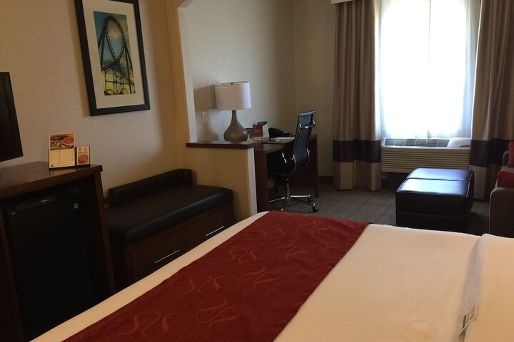 Comfort Suites Near Six Flags Magic Mountain