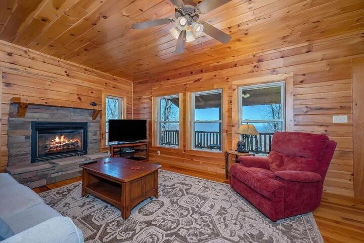 Scenic Mountain Comfort 4Br Family Getaway