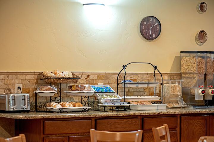 Dining 44 of 54