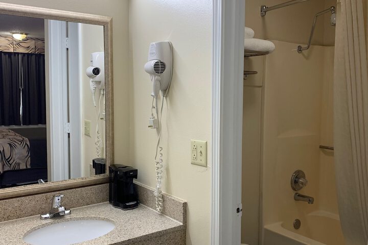 Room 25 of 42