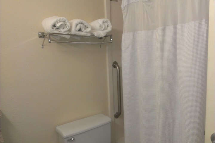 Room 7 of 16