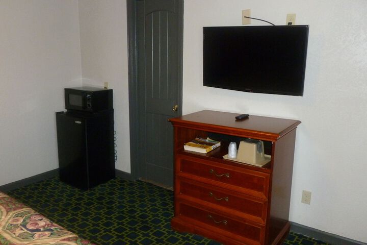 Room 18 of 28