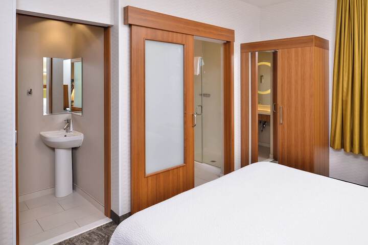 Room 20 of 34