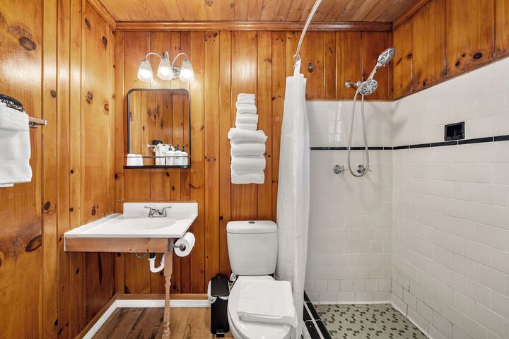 CedarWood Inn