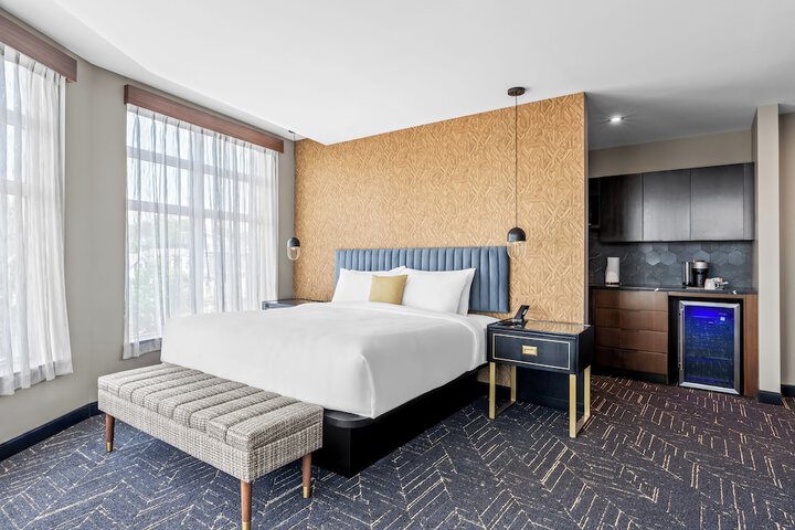 Beacon Suites Hotel