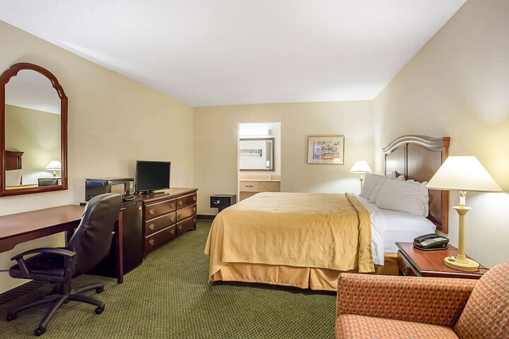 Room 11 of 33