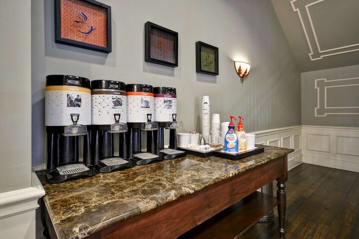 Breakfast/Coffee Service 67 of 72