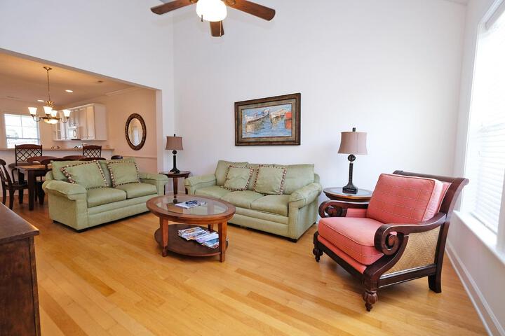 Lounge 48 of 50