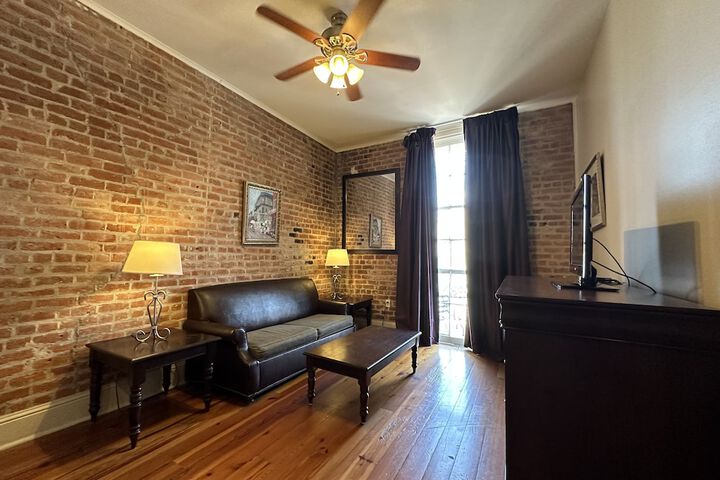 Room 32 of 47