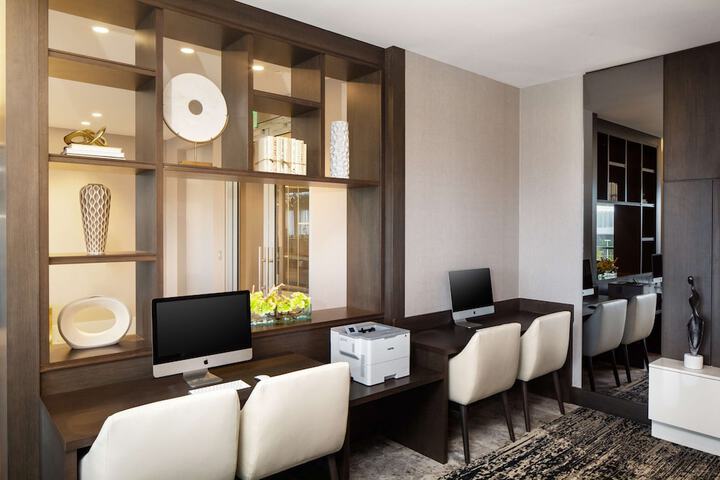 Business Center 69 of 70