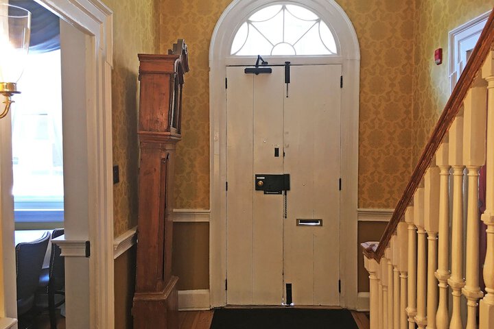 Hotel 4 of 235