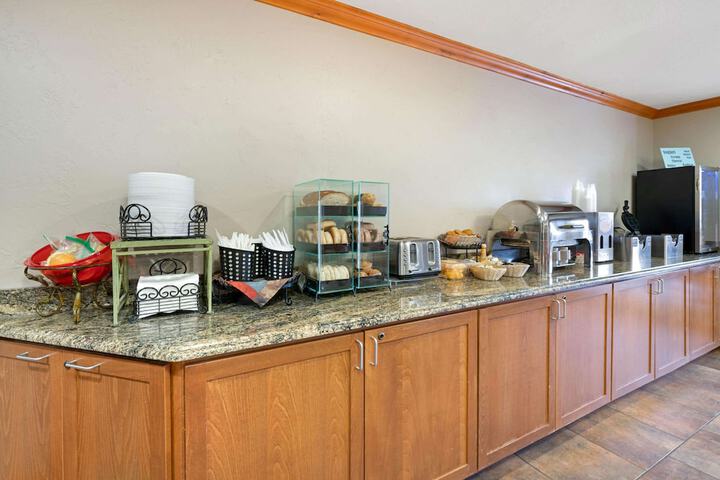 Breakfast/Coffee Service 35 of 38