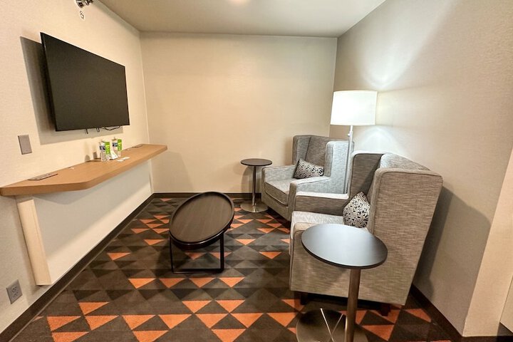 Room 13 of 96